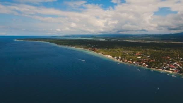 Vista aérea bela praia na ilha tropical. Ilha de Cebu Filipinas . — Vídeo de Stock