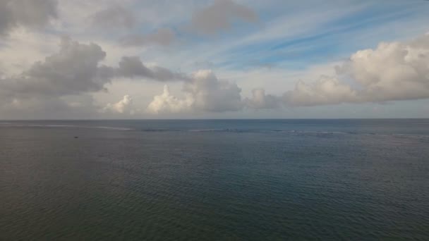 Su yüzey havadan görünümü. Catanduanes Adası Filipinler. — Stok video