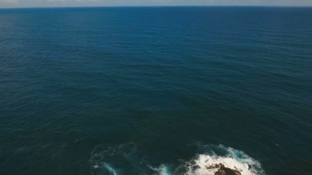 Seascape with rocks and waves. Catanduanes, Philippines. — Stock Video