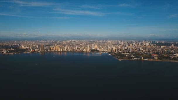 Cidade aérea com arranha-céus e edifícios. Filipinas, Manila, Makati. — Vídeo de Stock