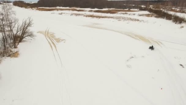 Course de VTT en hiver .