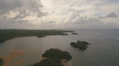 Güzel defne havadan görünümü. Tropik adaları.