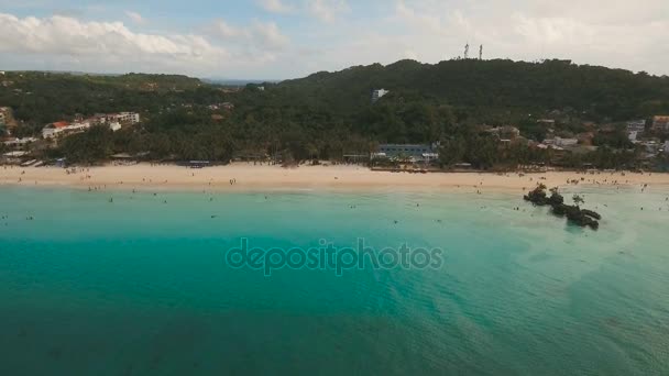 Flygfoto vacker strand på tropiska ön. Boracay ön Filippinerna. — Stockvideo