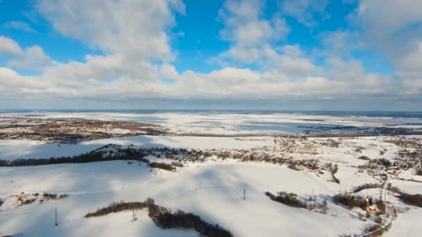 Paisaje invernal con bosque, campo. Paisaje invierno . — Vídeo de stock