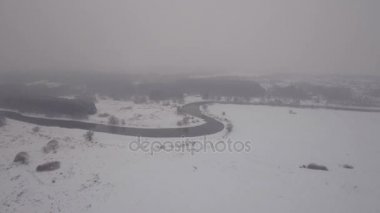 Kış manzara orman, alan, nehir. Kış manzarası