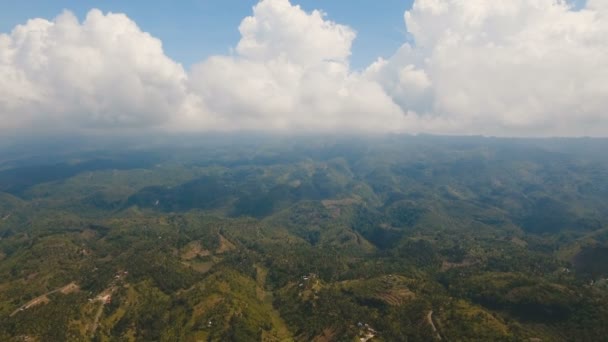 Bergen met tropisch bos. Filippijnen Cebu eiland. — Stockvideo