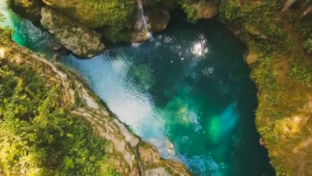 Bela cachoeira tropical. Filipinas Ilha Cebu . — Vídeo de Stock