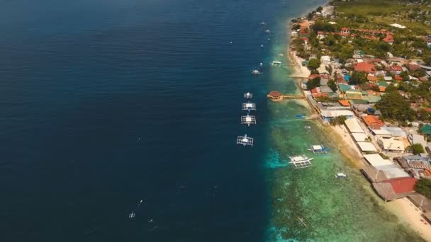วิวทะเลที่สวยงามบนเกาะเขตร้อน เกาะเซบู ฟิลิปปินส์ . — วีดีโอสต็อก