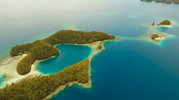 Vista aérea lagoa tropical, mar, praia.Bucas Grande Island, Sohoton Cove. Filipinas. — Vídeo de Stock