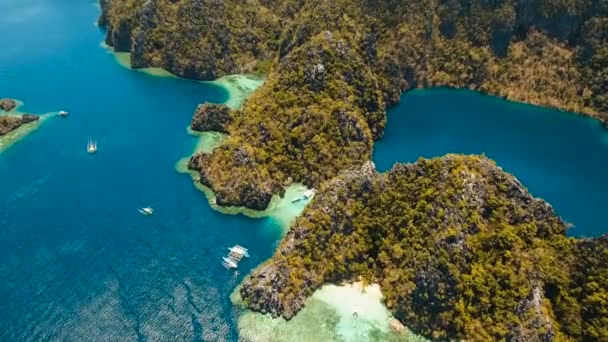Montanha lago Barracuda em uma ilha tropical, Filipinas, Coron, Palawan. — Vídeo de Stock