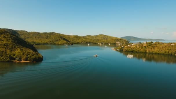 Тропічний морський bay. Пташиного польоту: морський пейзаж Busuanga, Палаван, Філіппіни. — стокове відео