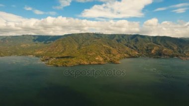 Balık Gölü Taal yetiştiriciliği. Luzon, Filipinler.