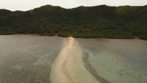 Hermosa playa tropical, vista aérea. Isla tropical . — Vídeos de Stock