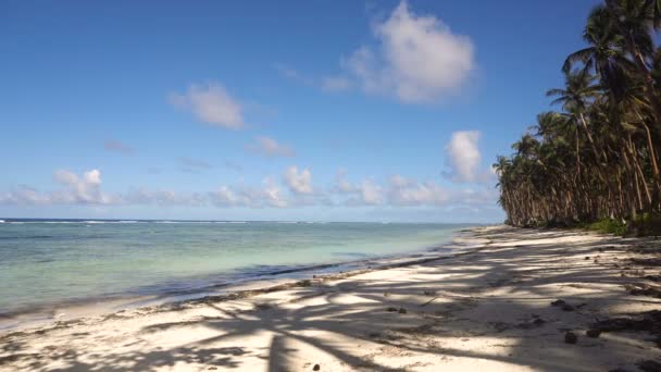 Pláž na tropickém ostrově. Filipíny, Siargao. — Stock video