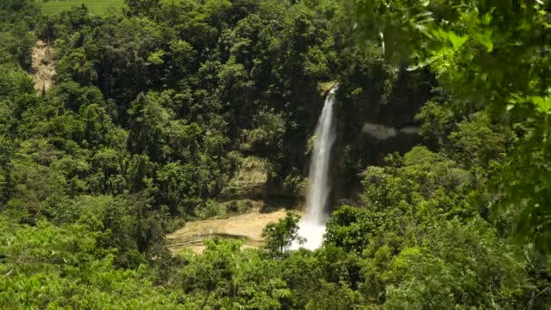 Hermosa cascada tropical. Filipinas Isla de Bohol . — Vídeo de stock