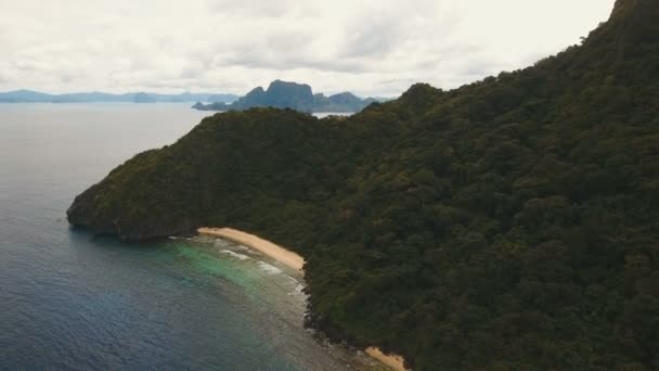 Tropical beach, aerial view. Tropical island. — Stock Video