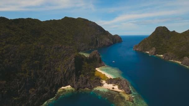 Trópusi szigeten, és a homokos strandok, légifelvételek. El Nido — Stock videók