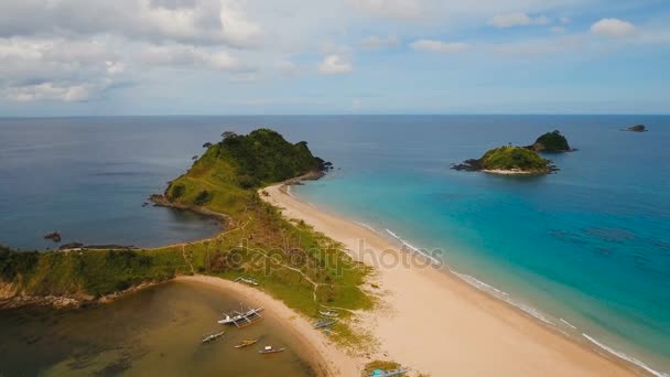 Vista aérea hermosa playa en una isla tropical. Filipinas, El Nido . — Vídeo de stock