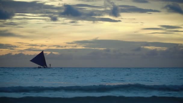Gyönyörű naplemente, tenger felett. Boracay island Fülöp-szigetek. — Stock videók