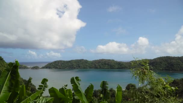 Laguna tropical, mar, playa. Isla tropical. Catanduanes, Filipinas . — Vídeo de stock