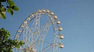 Lunaparktaki dönme dolap..