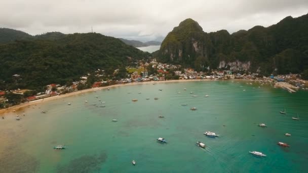 A bela baía com barcos. Vista aérea . — Vídeo de Stock