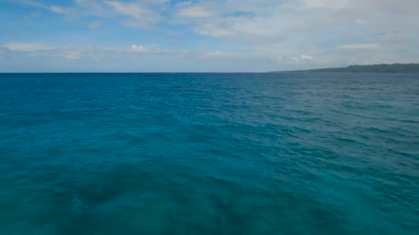 Vatten ytan Flygfoto. Boracay island Filippinerna. — Stockvideo