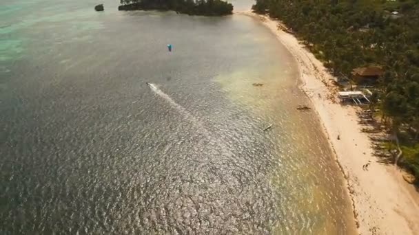 Kitesurfing na ostrově Boracay a Bulabog Boracay island Filipíny. — Stock video