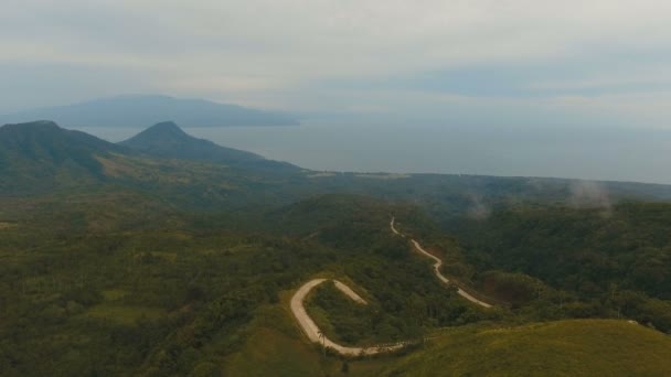 Vista aérea bela costa na ilha tropical. Ilha de Camiguin Filipinas . — Vídeo de Stock