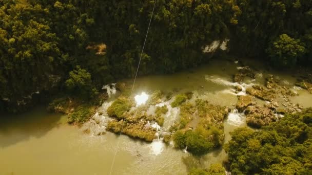 Zipline da atração na selva na ilha de Bohol, Filipinas . — Vídeo de Stock