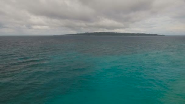 Fırtınalı havalarda su yüzey havadan görünümü. Boracay Adası Filipinler. — Stok video