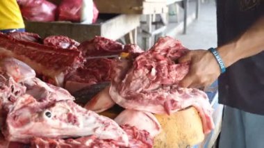 Kesim et adlı bir semt pazarı.