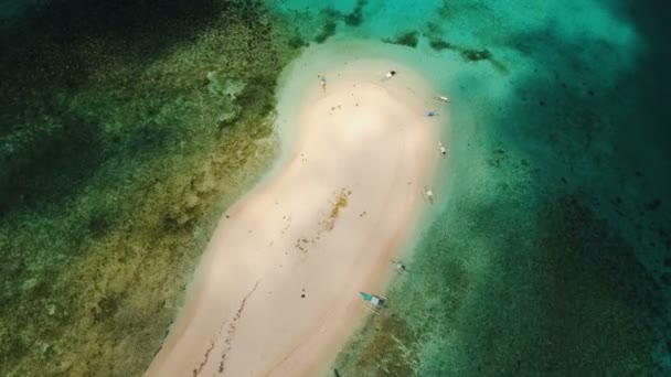 Luftaufnahme schöner Strand auf tropischer Insel. Siargao Island, Philippinen. — Stockvideo