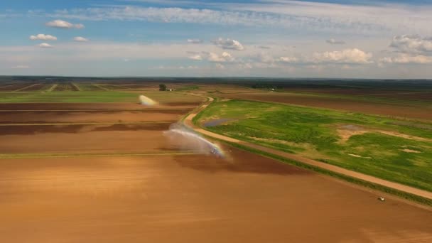 Aerial view:Irrigation system watering a farm field. — Stock Video