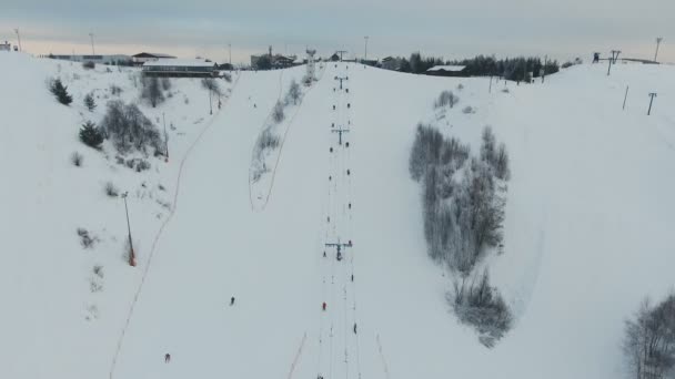겨울 시즌에 스키 리조트입니다. 공중 보기. — 비디오