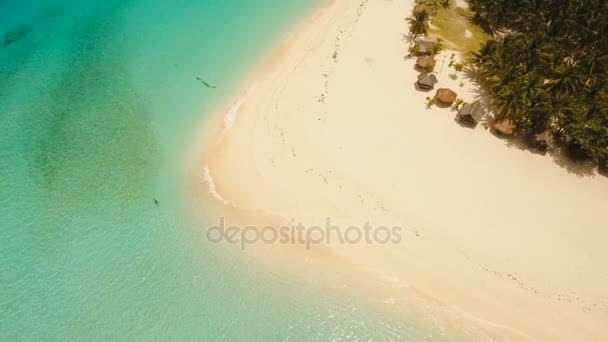 Piękny widok z lotu ptaka plaży na tropikalnej wyspie. Siargao island, Filipiny, DAKO. — Wideo stockowe