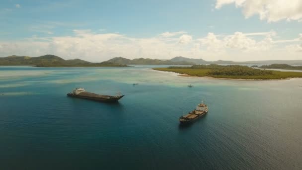 Letecké nákladní a osobní lodě na moři. Filipíny, Siargao. — Stock video