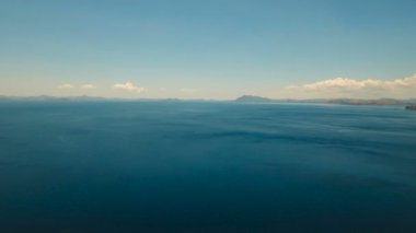 Hava manzaralı tropikal göl, deniz, sahil. Tropikal ada. Busuanga, Palawan, Filipinler.