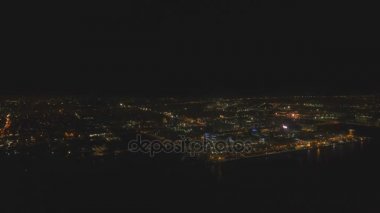 Gökdelenler ve Binalar gece ile hava şehir. Filipinler, Manila, Makati.