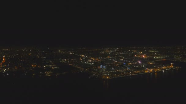 Aerial stad med skyskrapor och byggnader av natten. Makati, Filippinerna, Manila. — Stockvideo
