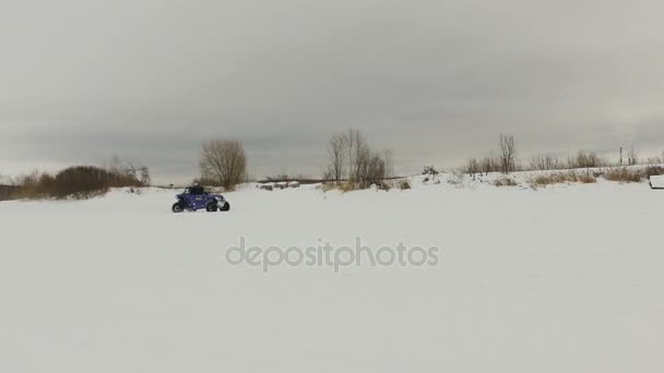 Winter-Offroad-Rennen. Buggy-Rennen. — Stockvideo