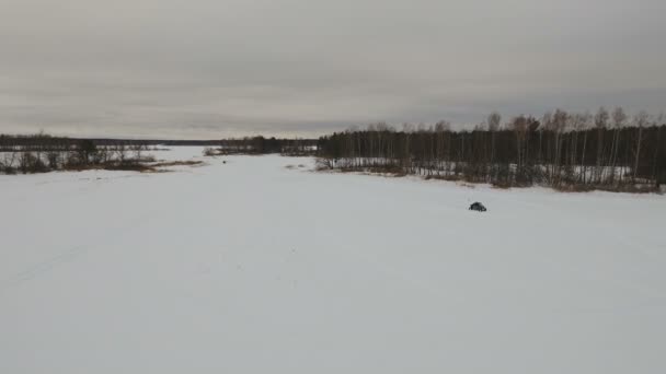 Зимние внедорожники . — стоковое видео