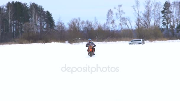 Vinter motorcykel race. — Stockvideo