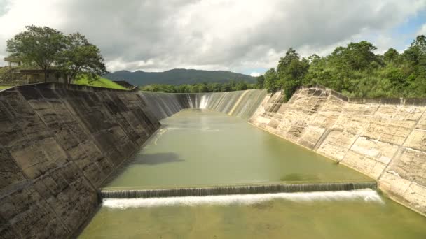 Barrage sur le lac, Bohol, Philippines . — Video