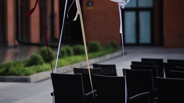 風船で飾られた椅子. — ストック動画