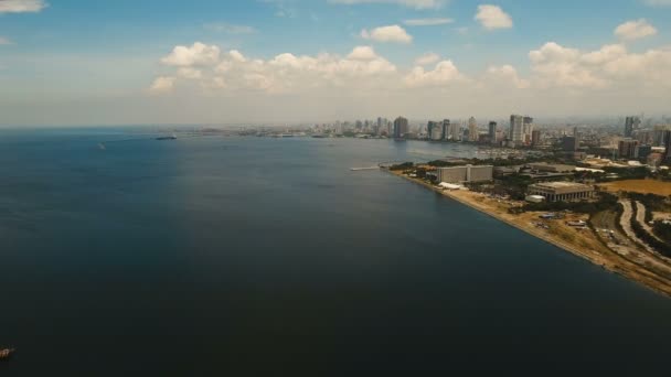 Miasto lotnicze z drapaczami chmur i budynkami. Filipiny, Manila, Makati. — Wideo stockowe