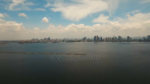 Miasto lotnicze z drapaczami chmur i budynkami. Filipiny, Manila, Makati. — Wideo stockowe