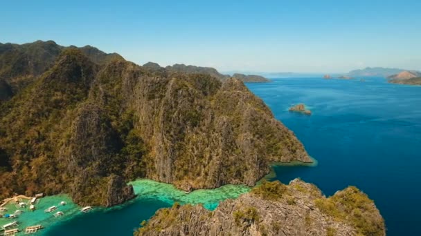 Lagune magnifique dans le lac Kayangan, Philippines, Coron, Palawan .