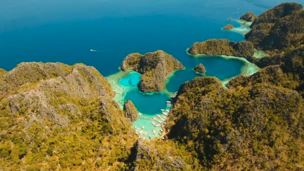 Hermosa laguna en Kayangan Lake, Filipinas, Coron, Palawan . — Vídeos de Stock