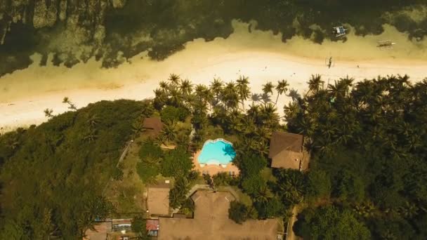 Hava güzel bir plaj tropikal bir adada görüntüleyin. Filipinler, Anda alan. — Stok video